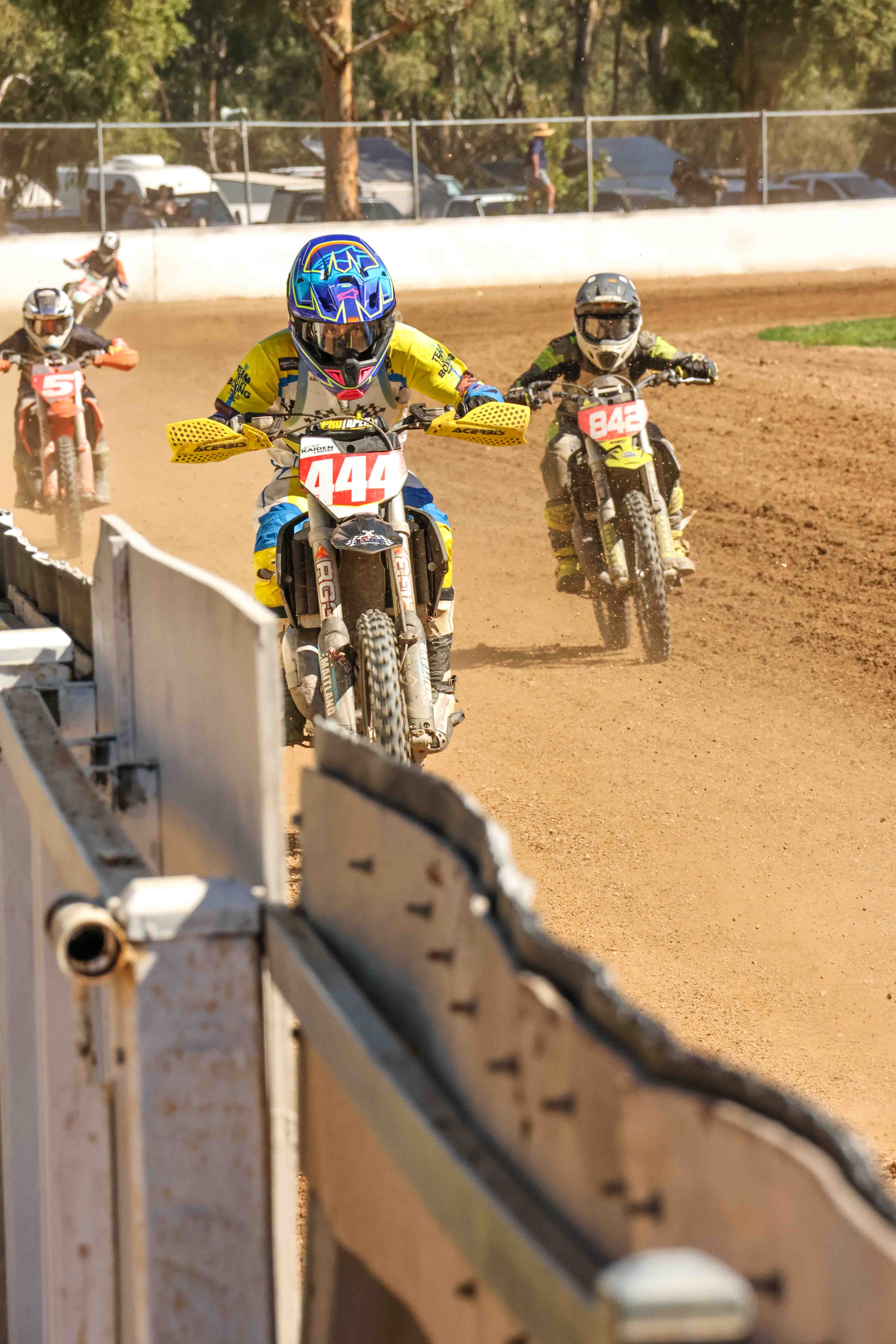 Dirt track rider racing